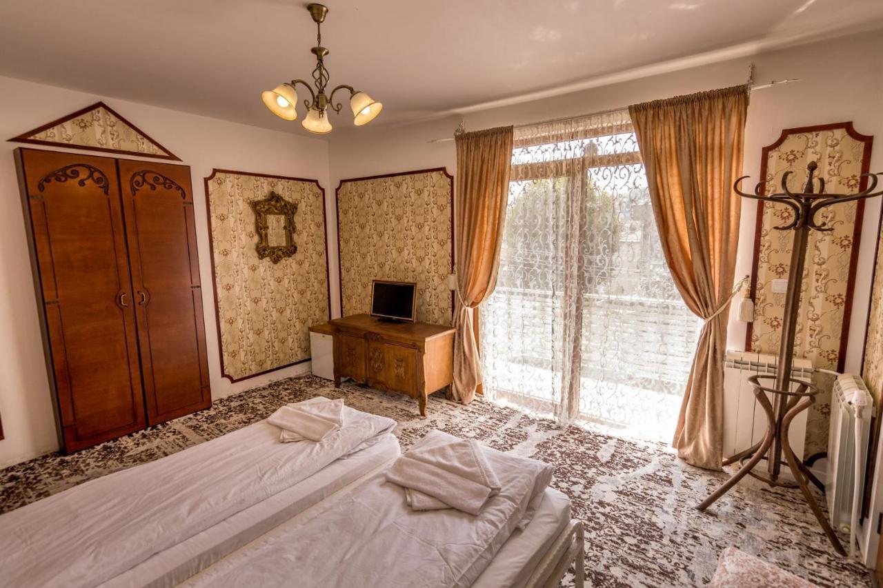 Hotel Tihiat Kut Complex à Kyustendil Extérieur photo