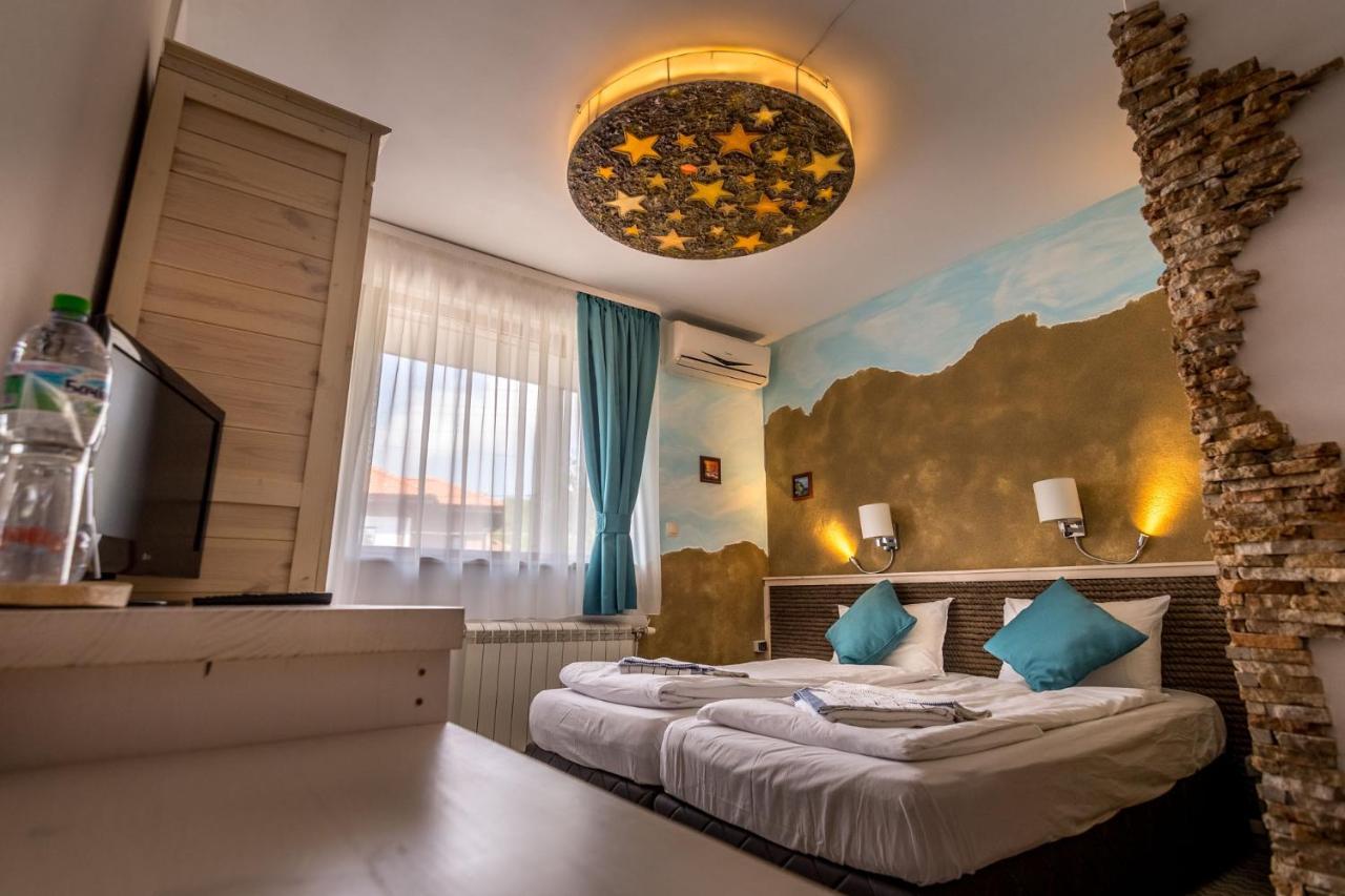 Hotel Tihiat Kut Complex à Kyustendil Extérieur photo
