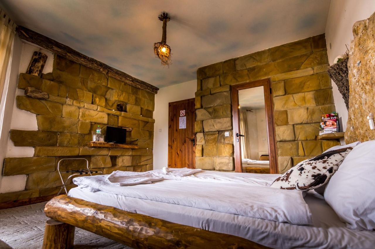 Hotel Tihiat Kut Complex à Kyustendil Extérieur photo