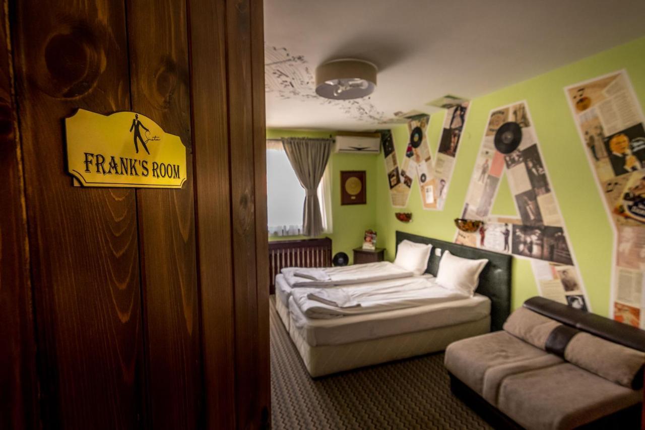 Hotel Tihiat Kut Complex à Kyustendil Extérieur photo