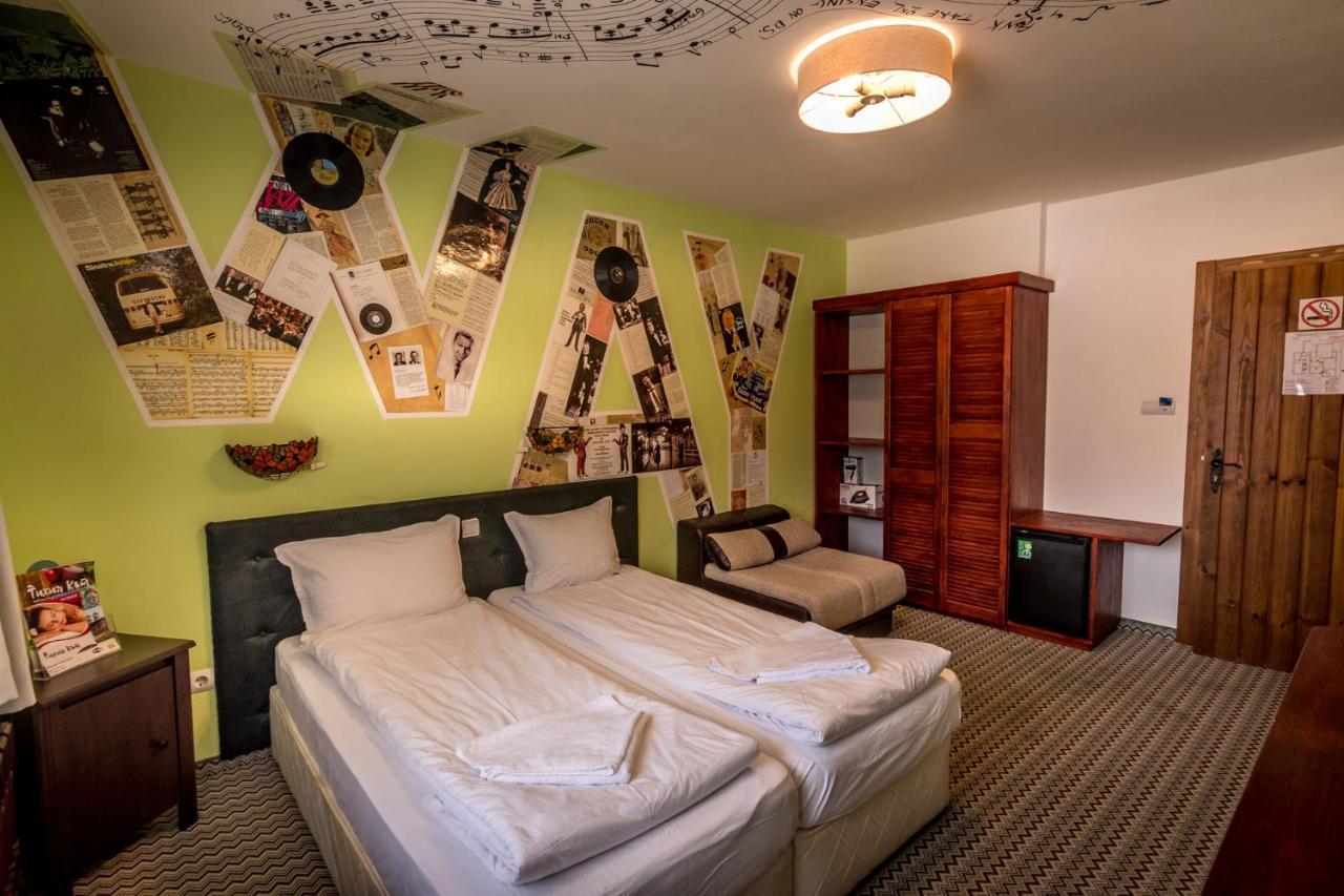Hotel Tihiat Kut Complex à Kyustendil Extérieur photo
