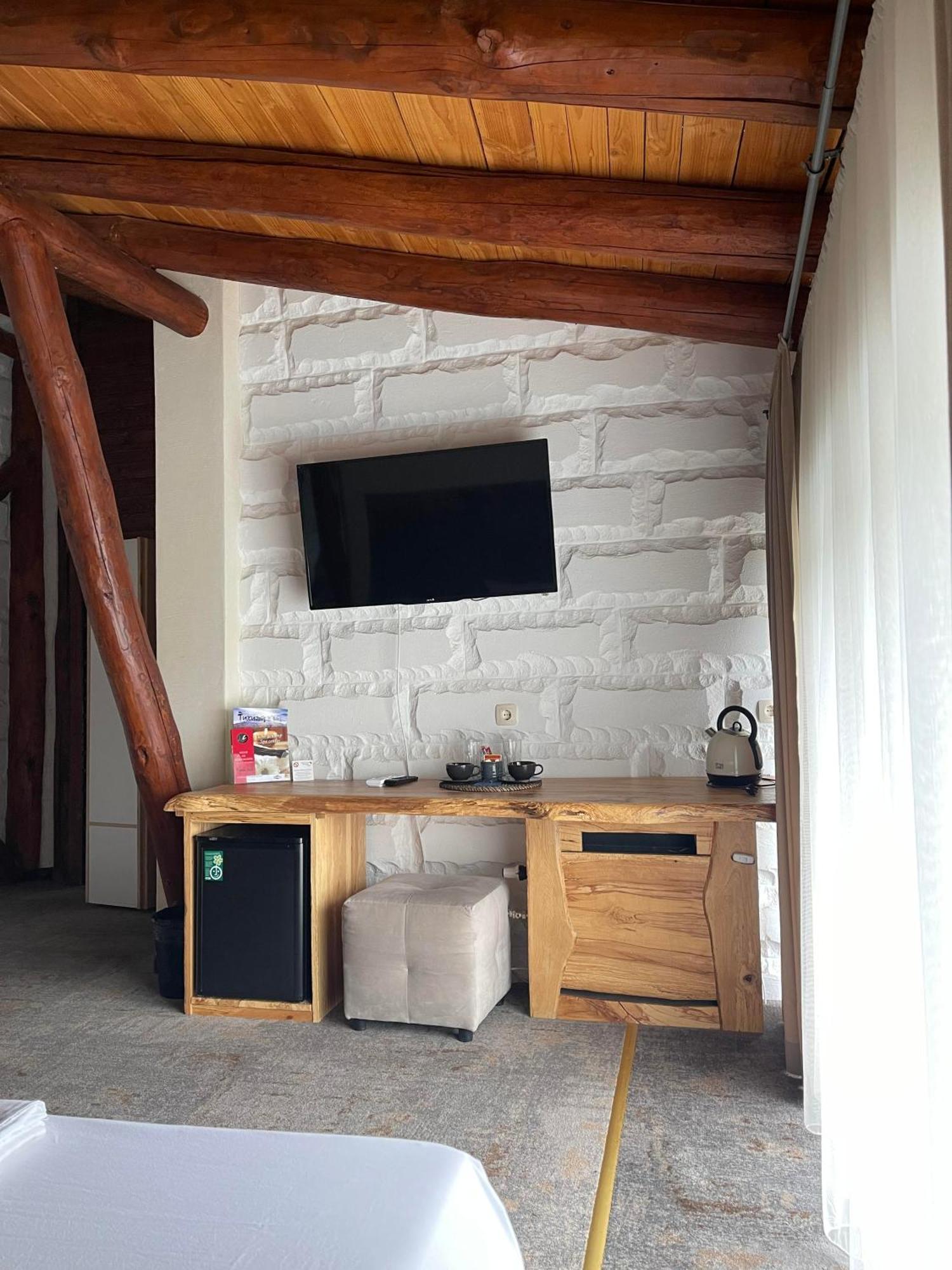 Hotel Tihiat Kut Complex à Kyustendil Extérieur photo