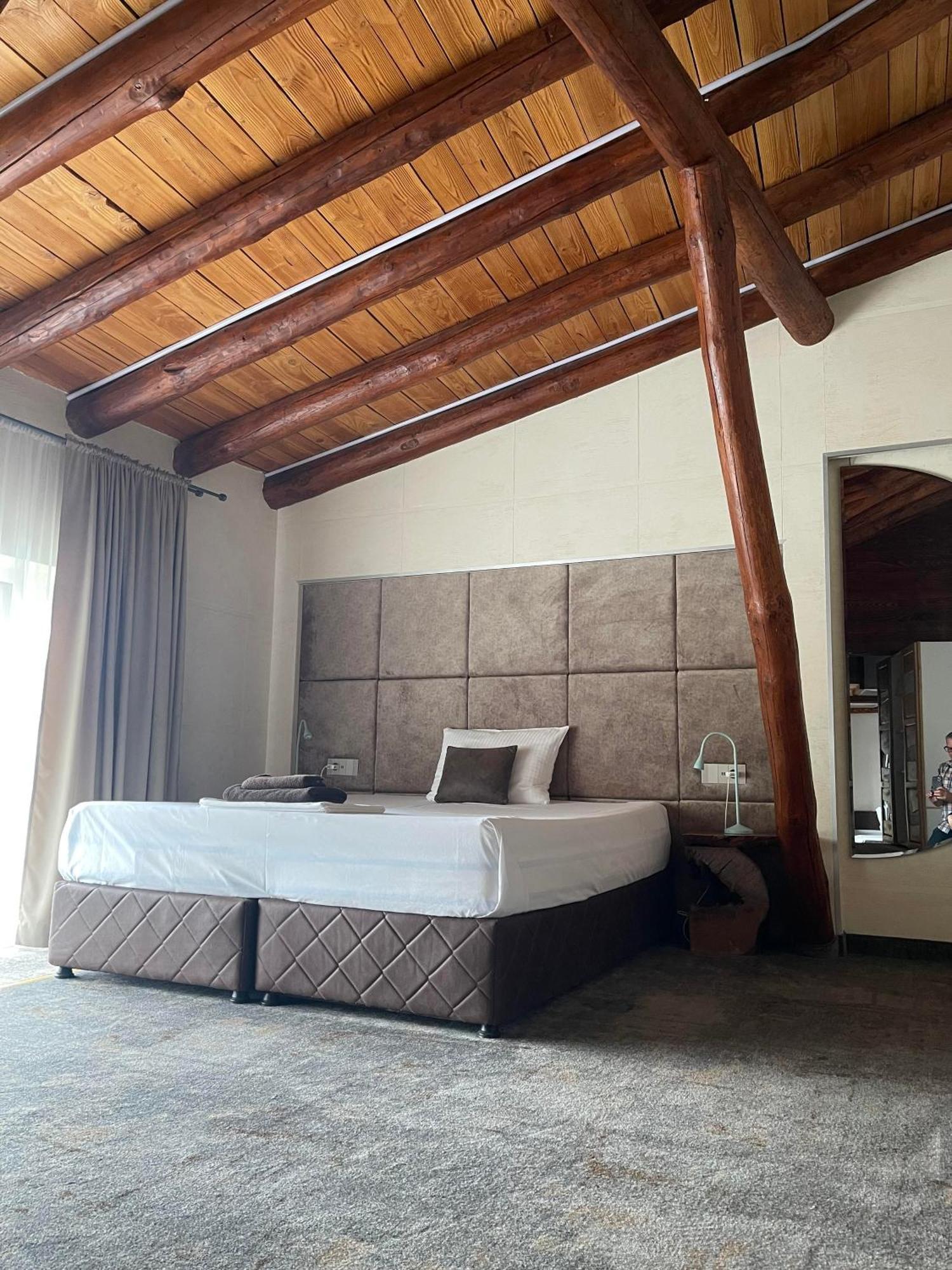 Hotel Tihiat Kut Complex à Kyustendil Extérieur photo