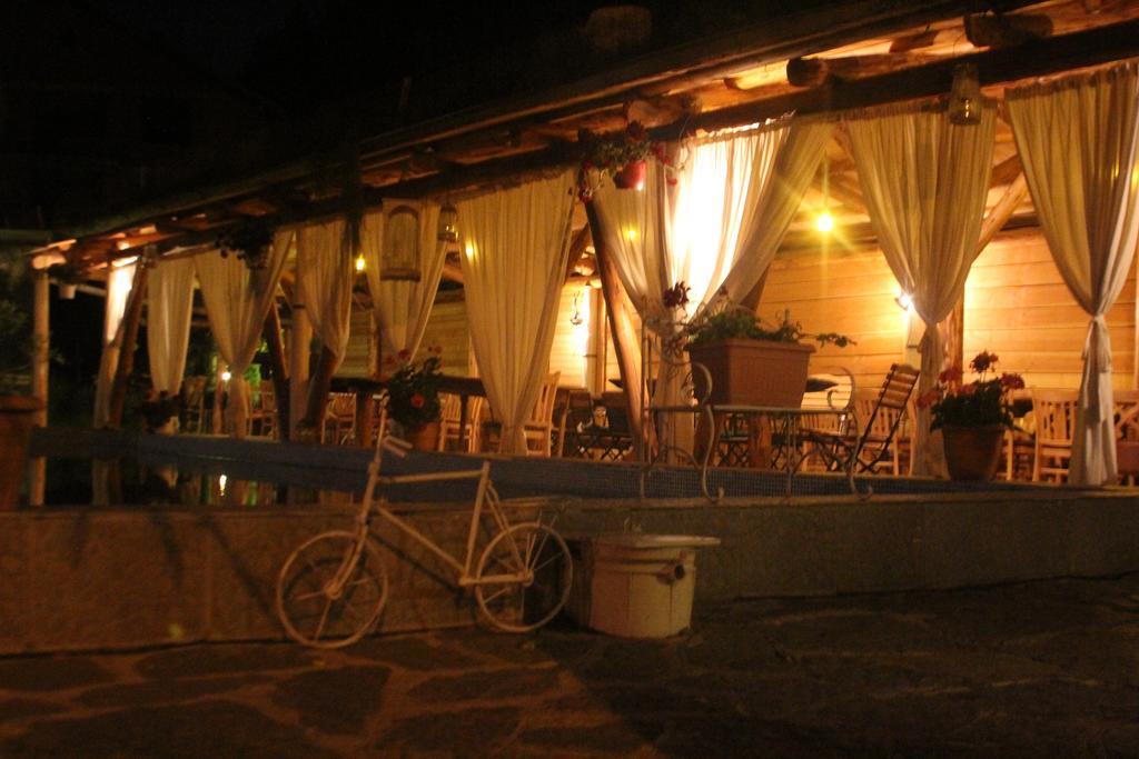 Hotel Tihiat Kut Complex à Kyustendil Extérieur photo